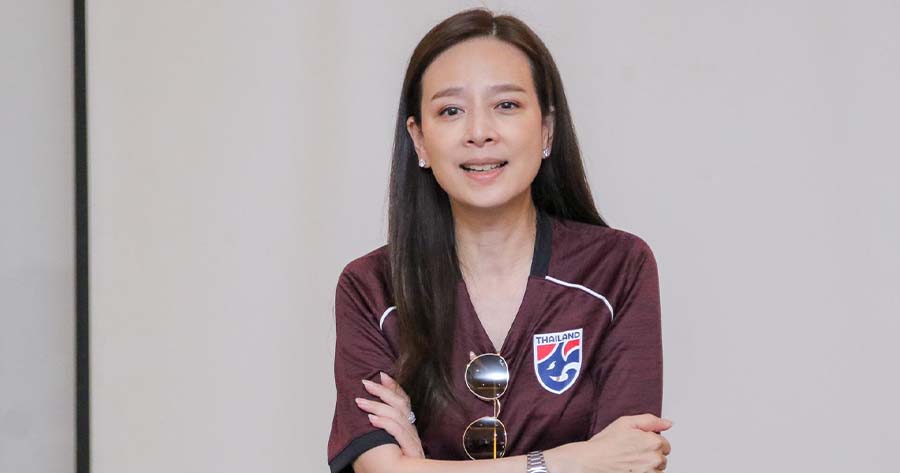 2021-08-23_มาดามแป้งนั่งผู้จัดการทีมชาติไทย